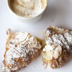 Ciao, un caffe, per favore.