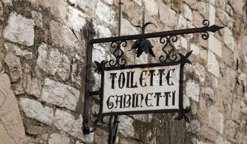 Scusi, dov’è il bagno?